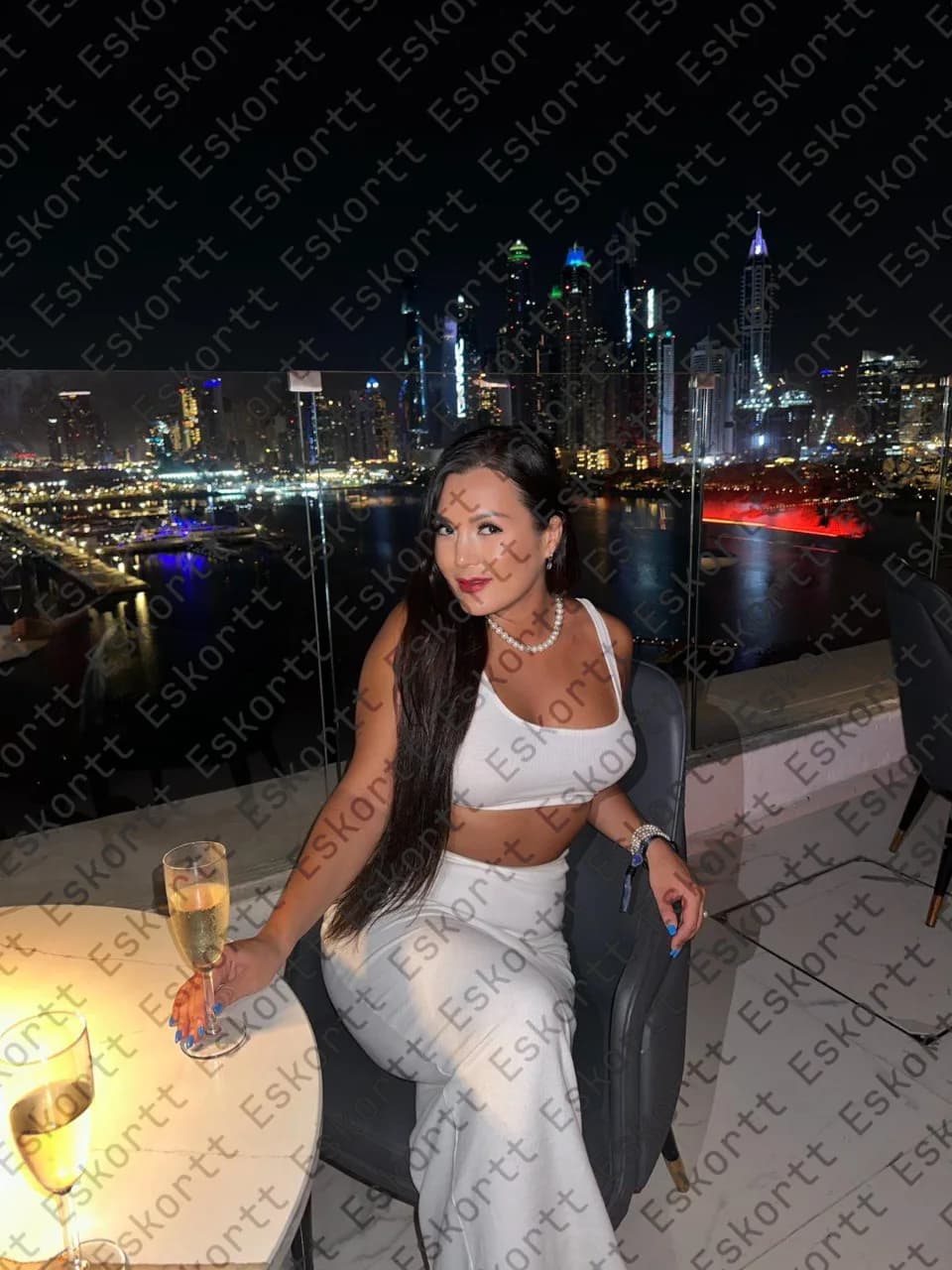 Salma escort in Moscow