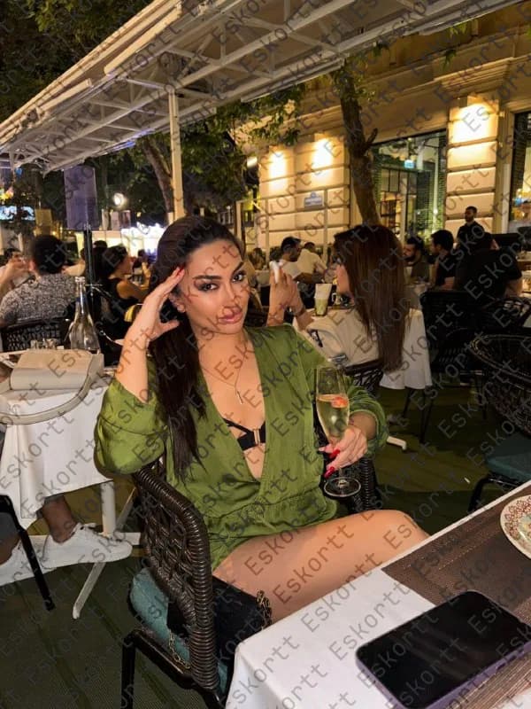 Rose escort in Moscow