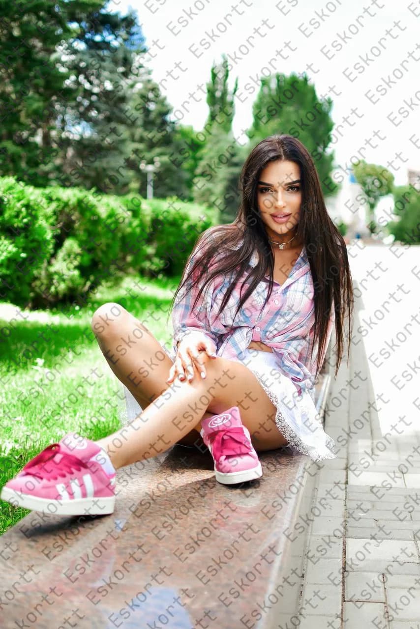Shella escort in Moscow