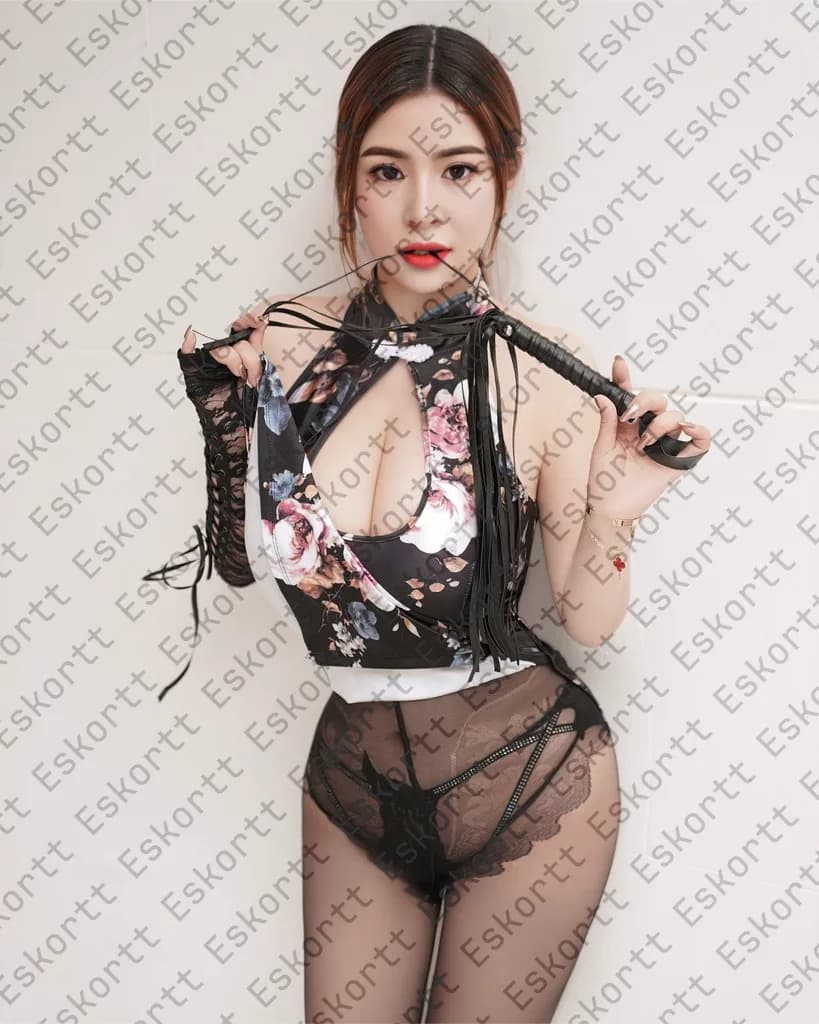 Emory escort in Moscow