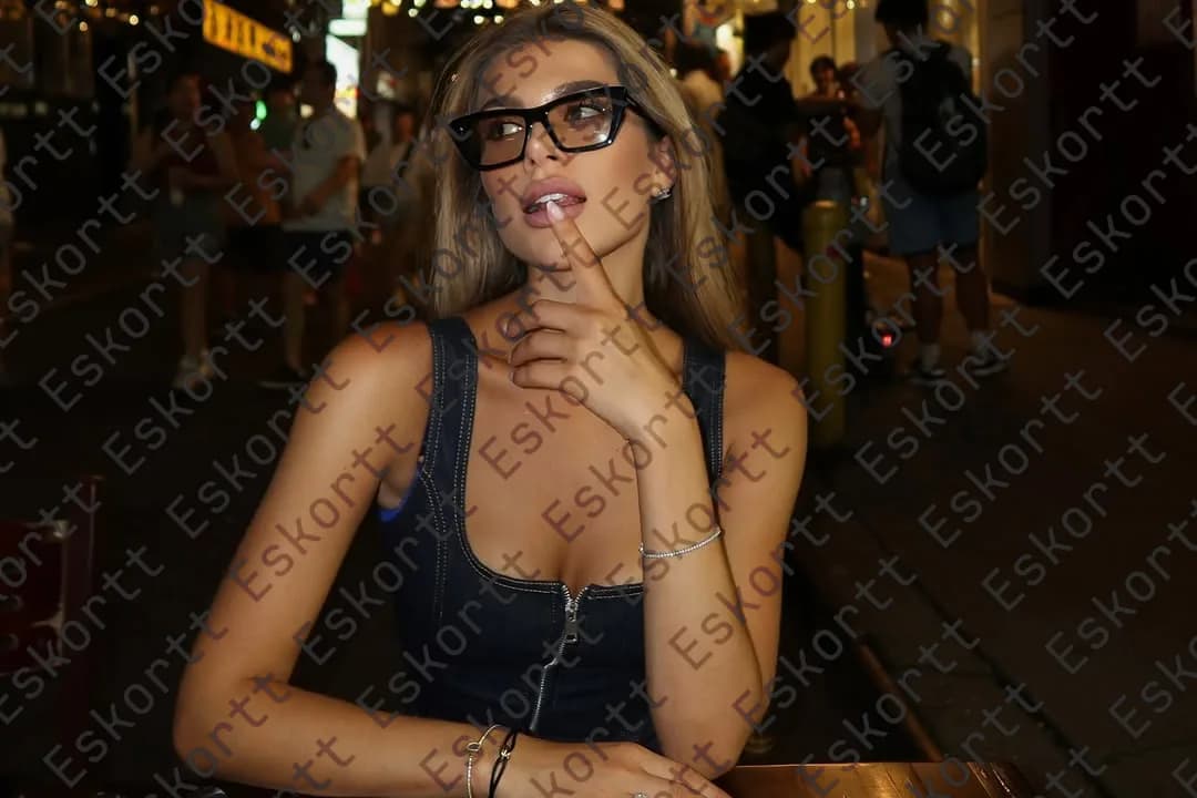 Evelyn escort in Moscow