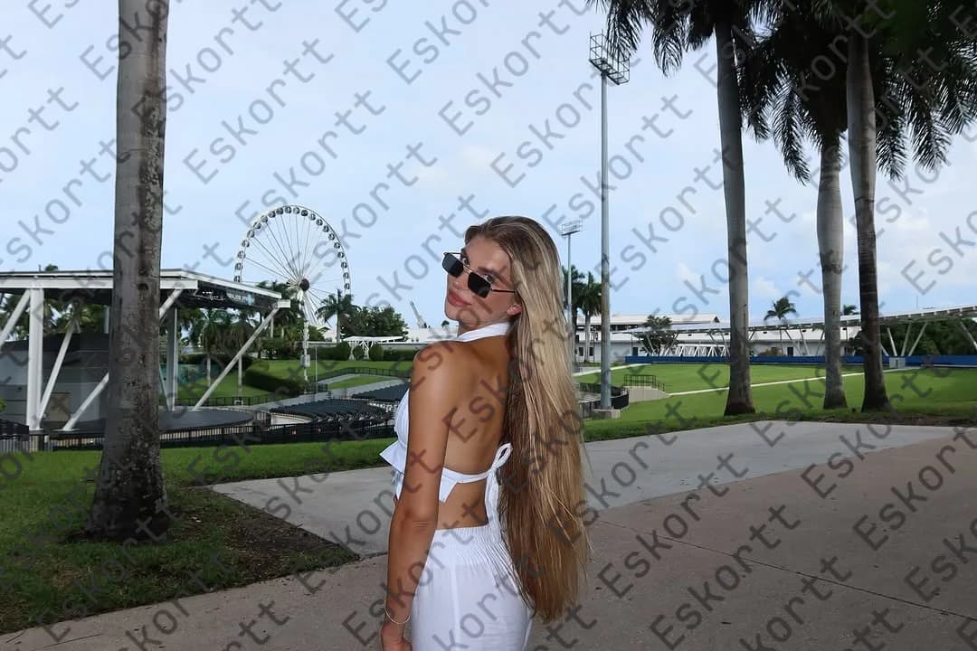 Evelyn escort in Moscow