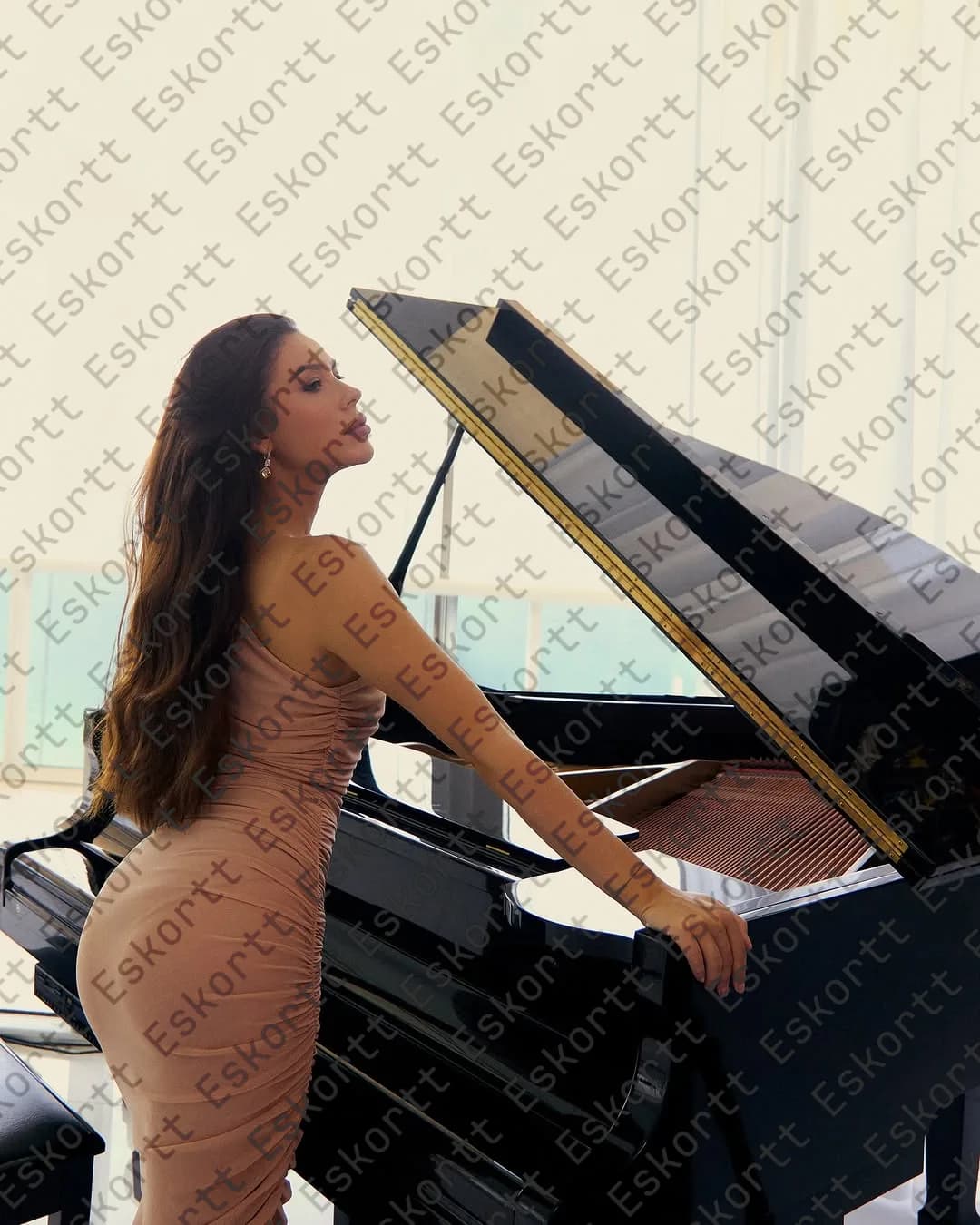 Lillian escort in Moscow