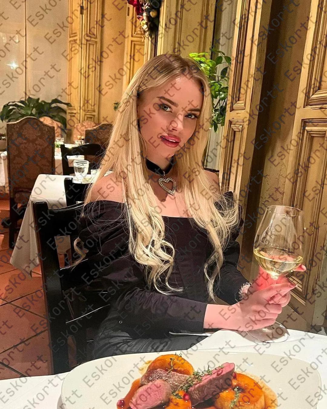 Zoelle escort in Moscow