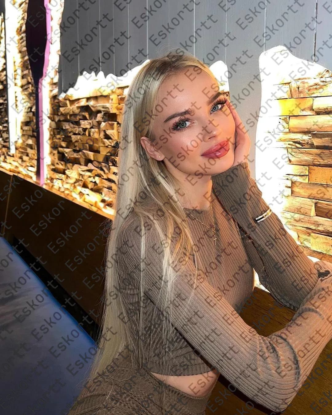 Zoelle escort in Moscow