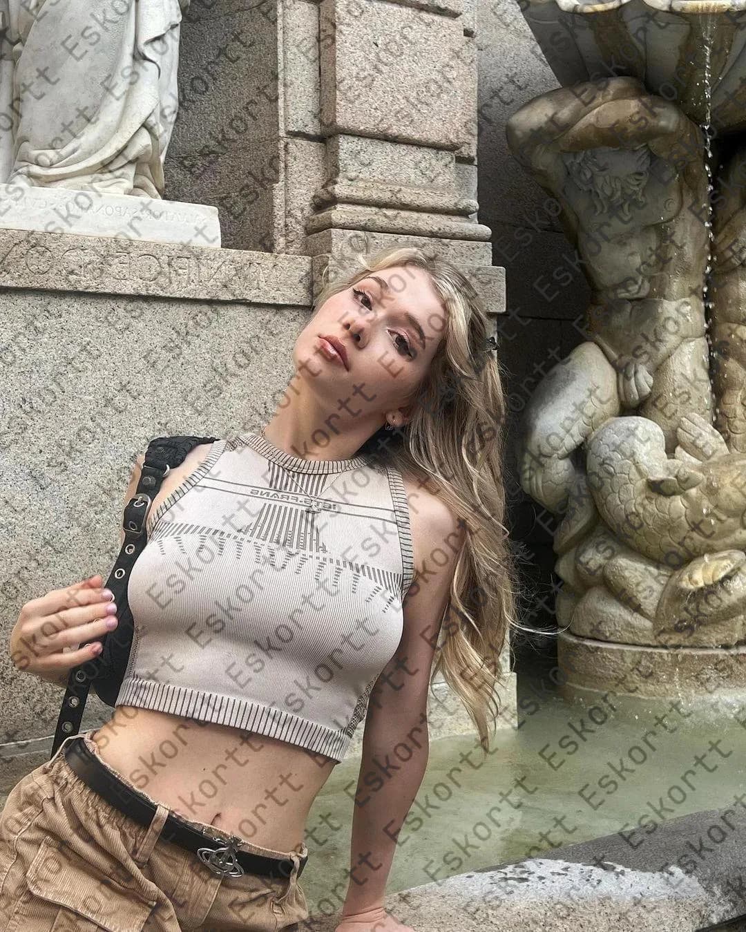 Amira escort in Moscow