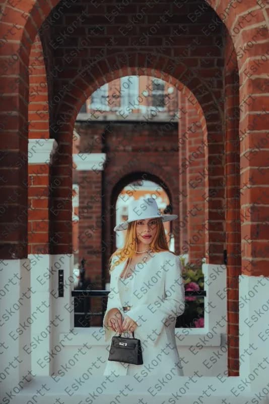 Annette escort in Moscow