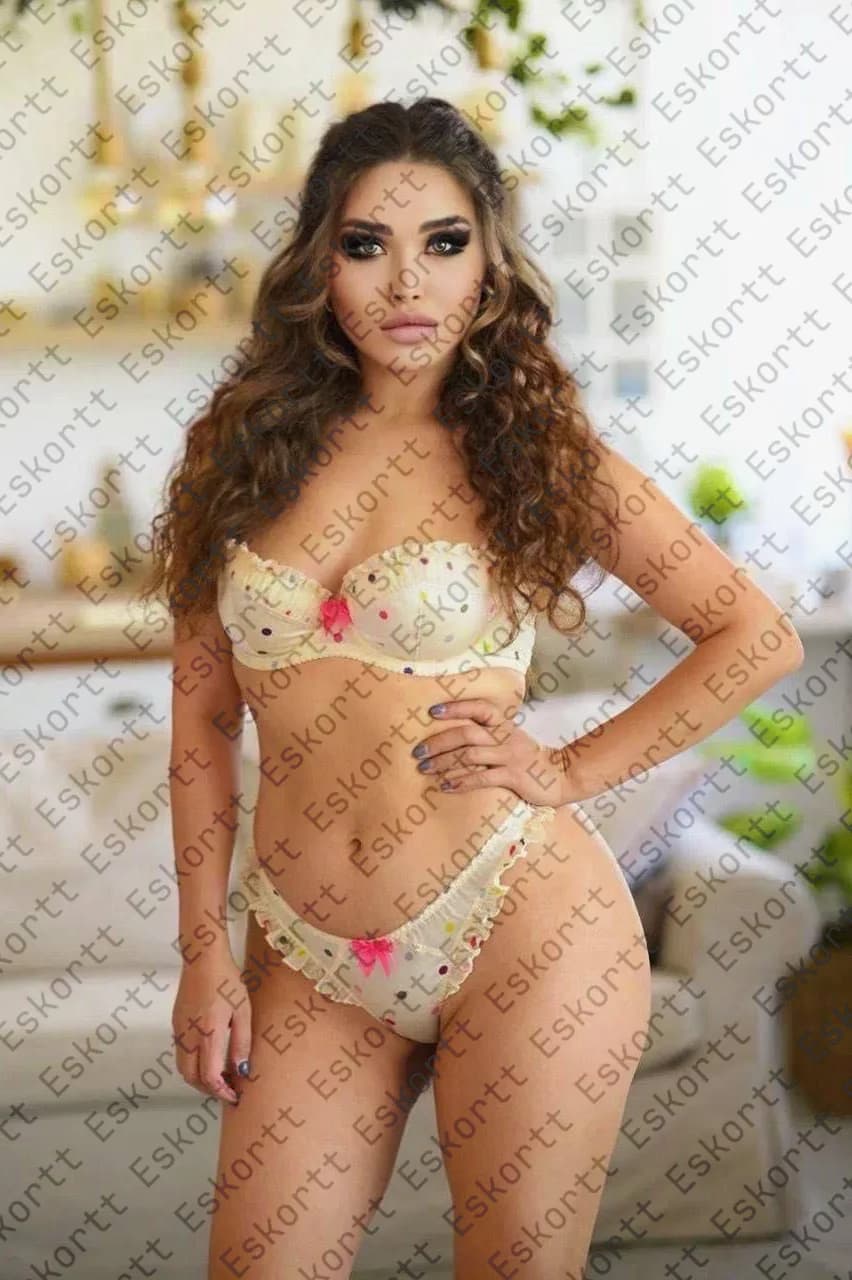 Mireille escort in Moscow