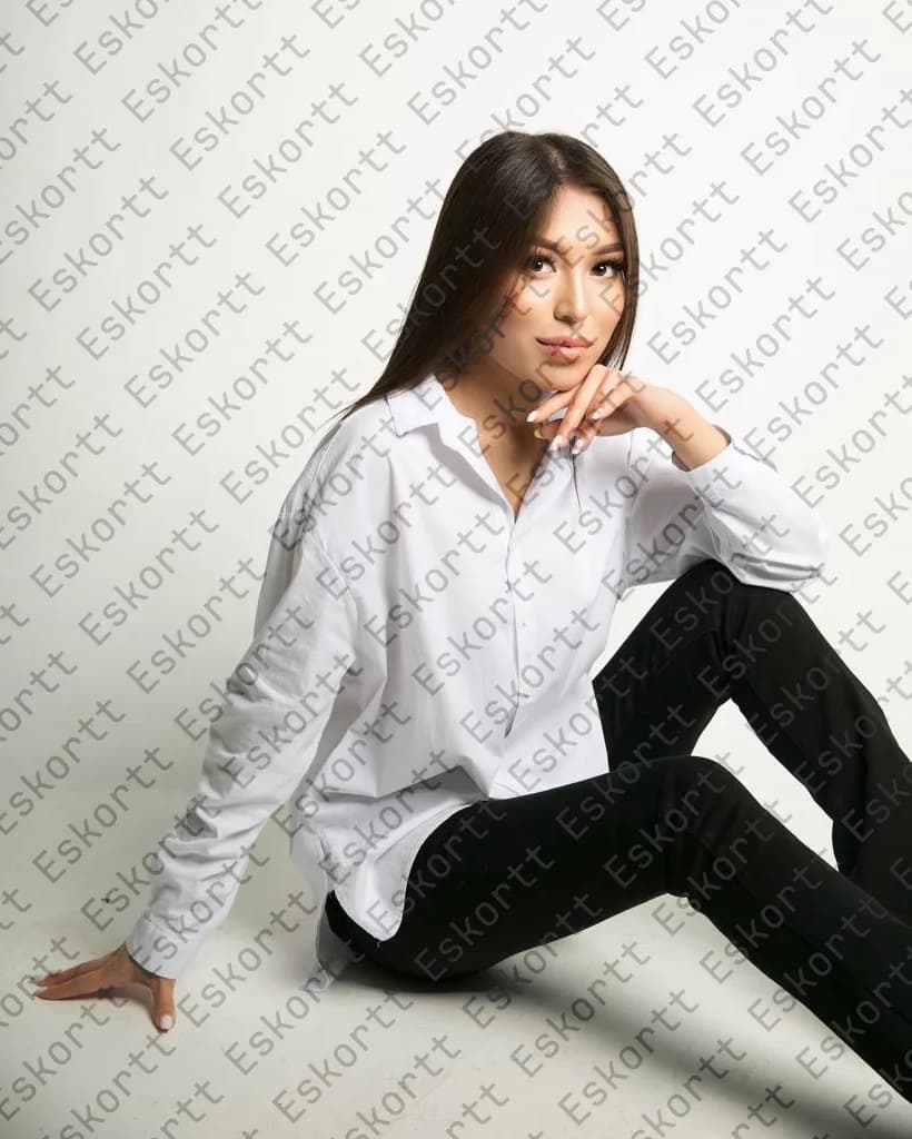 Aziza escort in Moscow