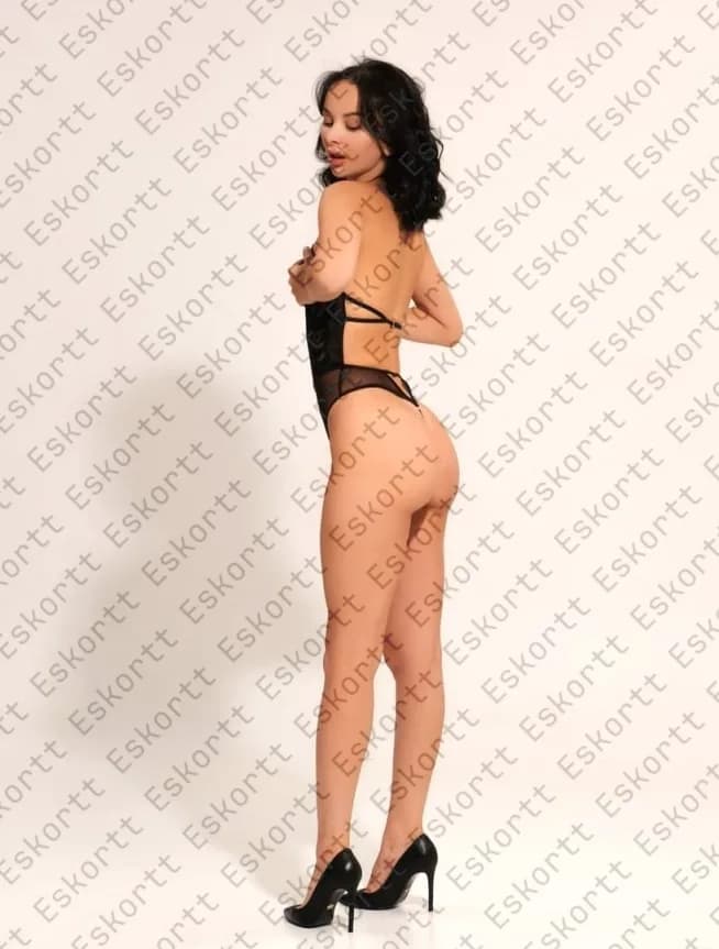 Karmen escort in Moscow