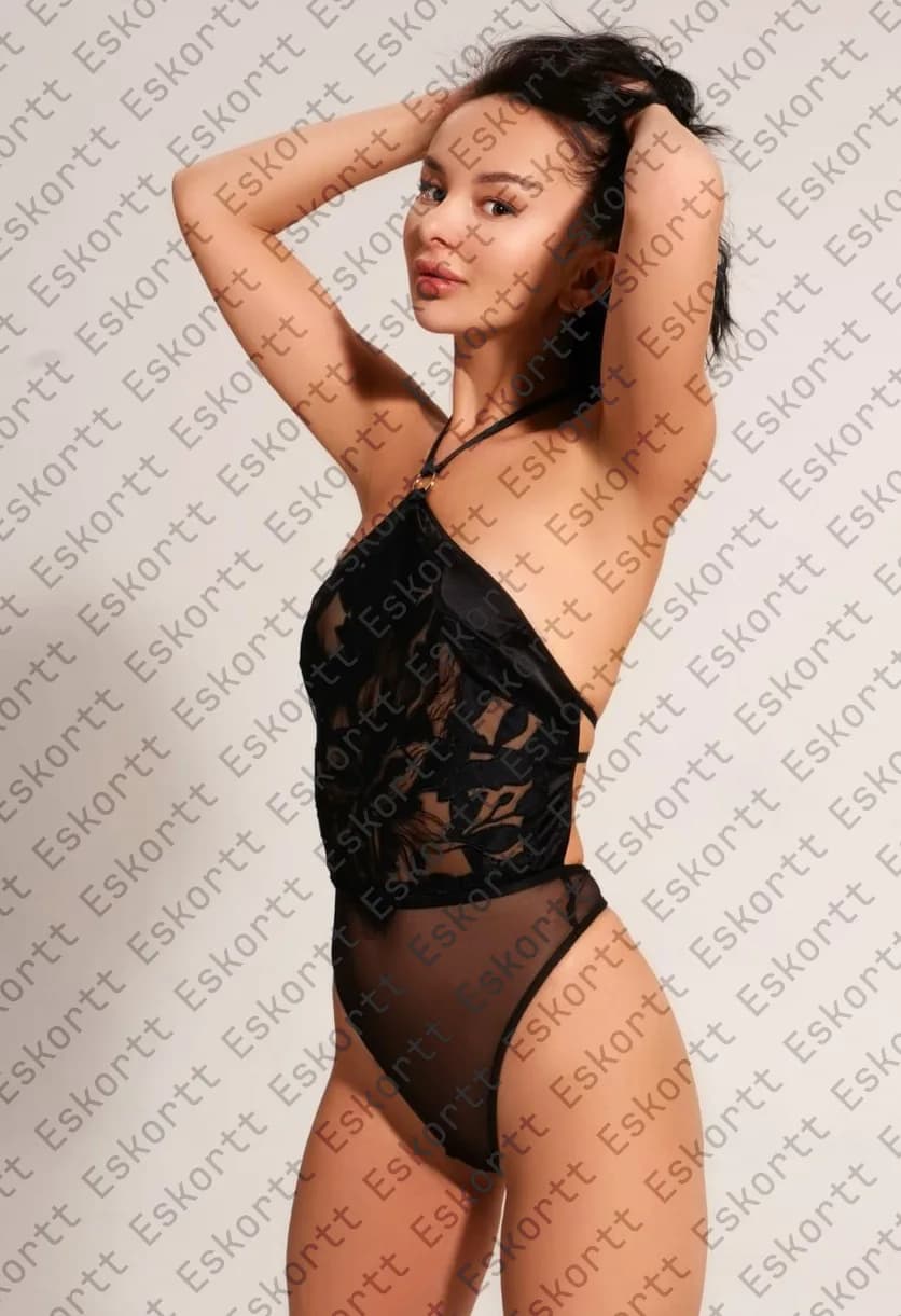 Karmen escort in Moscow