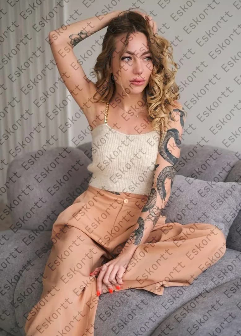 Juli escort in Moscow