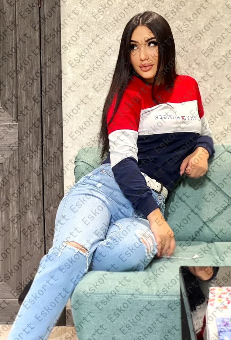 Sara escort in Moscow