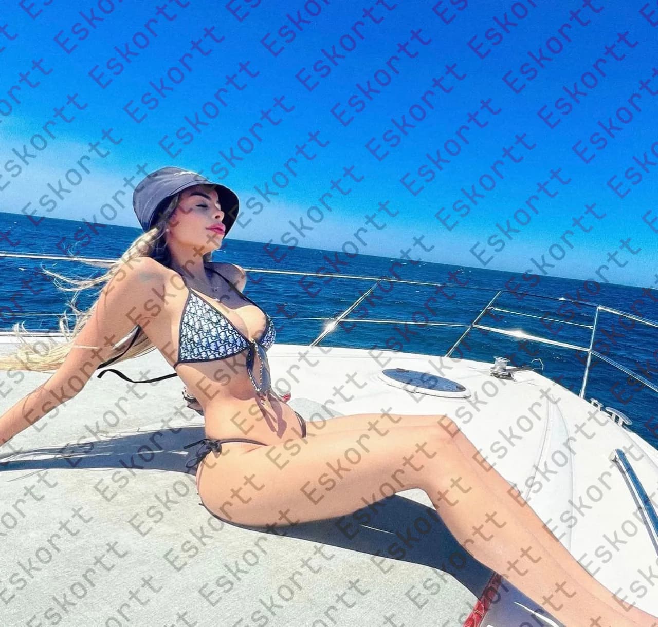 Martina escort in Moscow