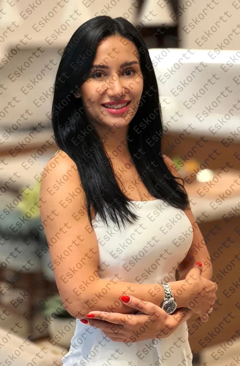 Mona escort in Moscow