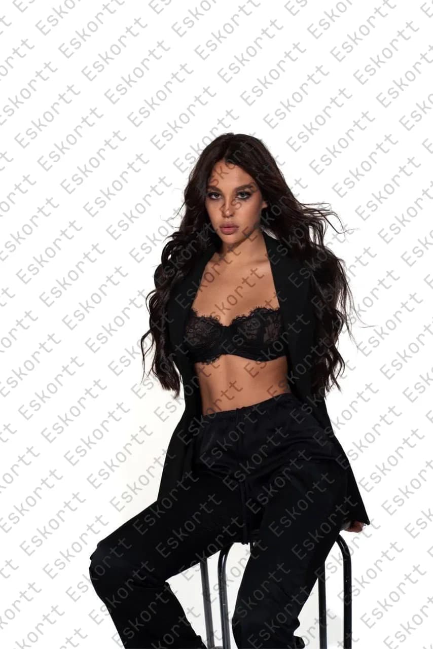 Amina escort in Moscow