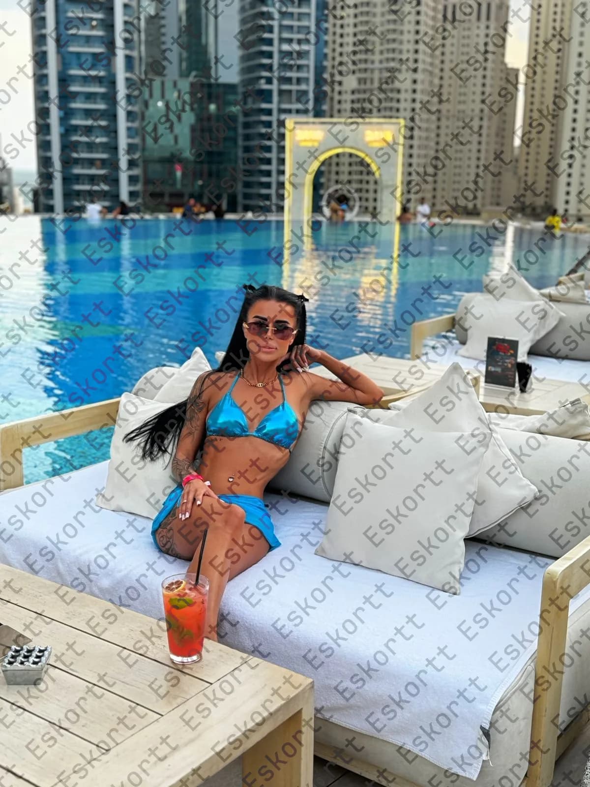 Элли escort in Moscow