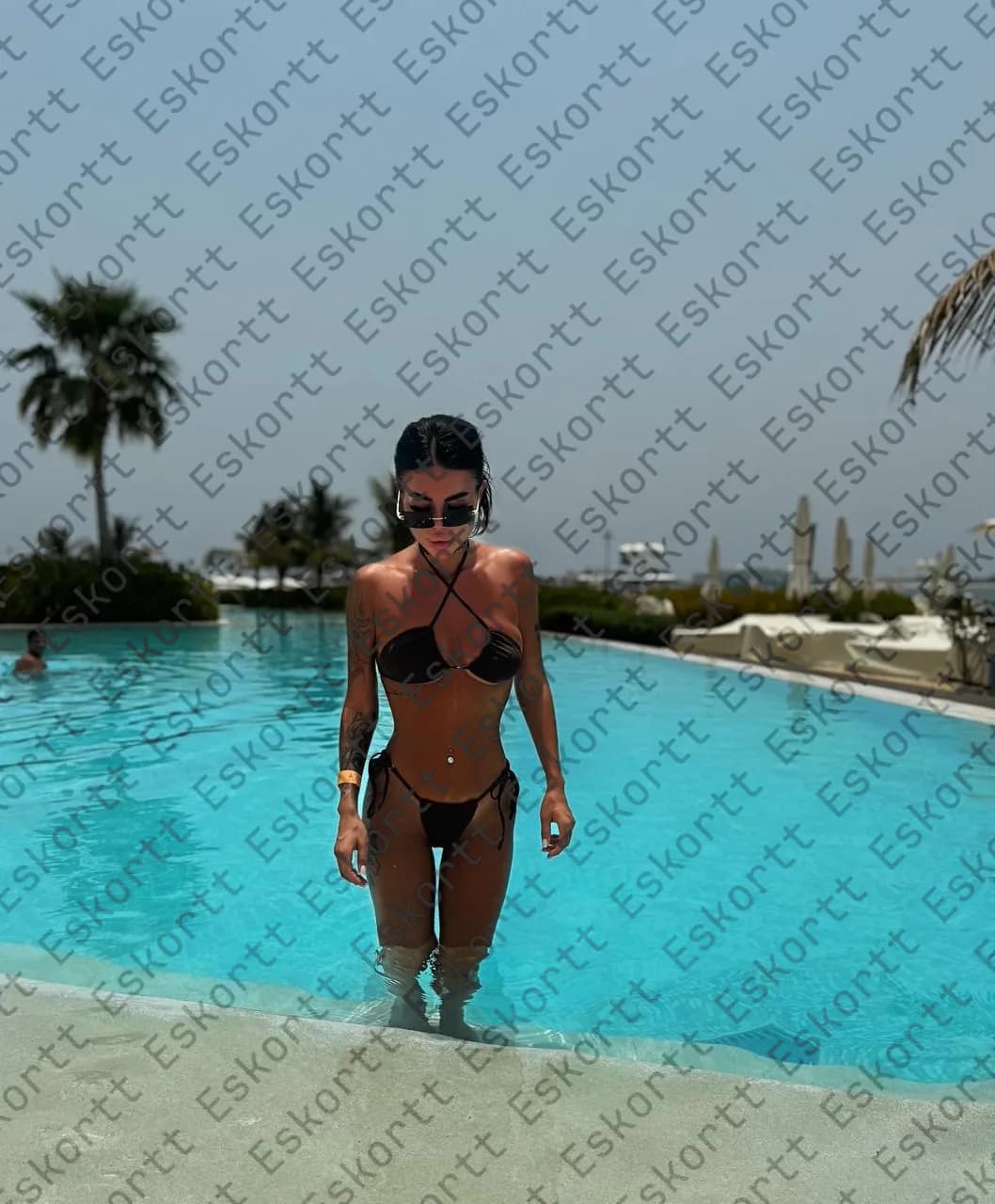 Элли escort in Moscow